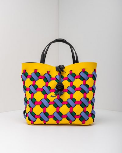 Una borsa lavabile effetto neoprene della collezione Saint-Tropez di APbag, modello Shopping