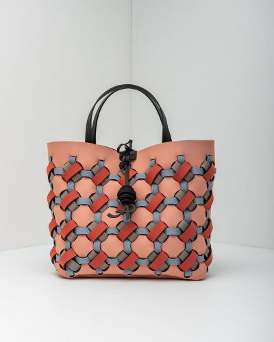Una borsa lavabile effetto neoprene della collezione Saint-Tropez di APbag, modello Shopping
