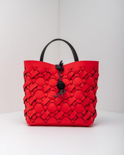 Una borsa lavabile effetto neoprene della collezione Saint-Tropez di APbag, modello Shopping